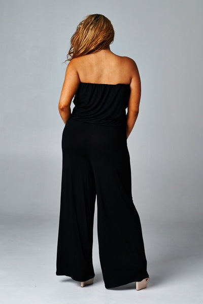 This "Keep It Loose" Strapless Jumper is great at being cute but also forgiving in those sometimes problematic areas. The jumper is easily transitional from a weekend of errands to a night out with your girls!    Model is Wearing: Large